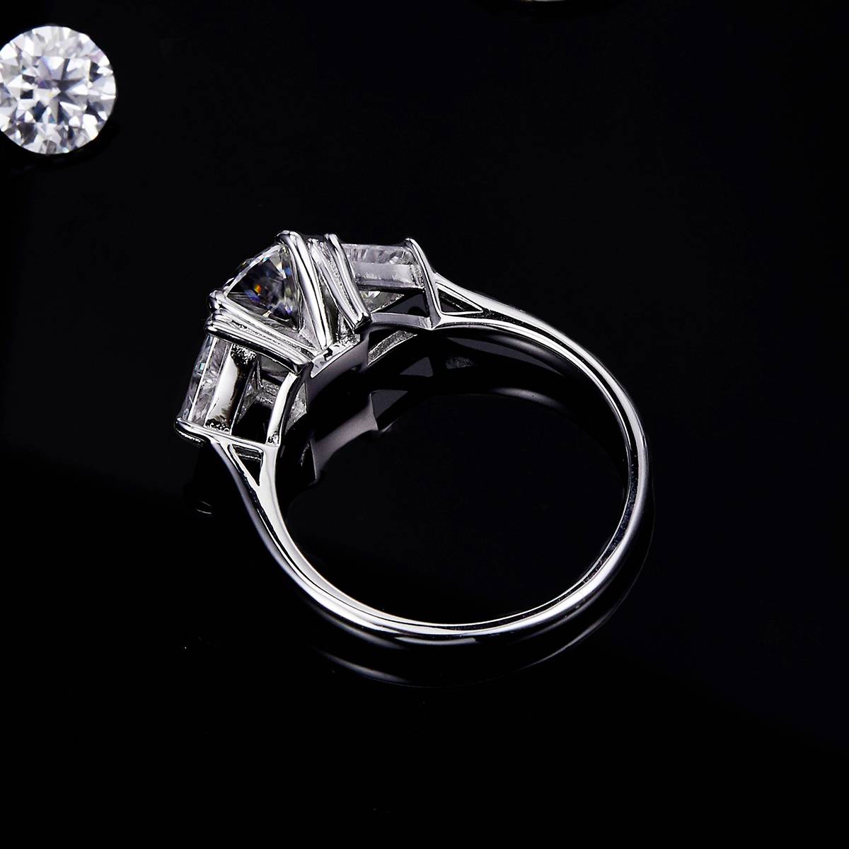 轻奢高级感三石女戒S925银镀白金定制主石莫桑钻1.0ct/副石高碳钻