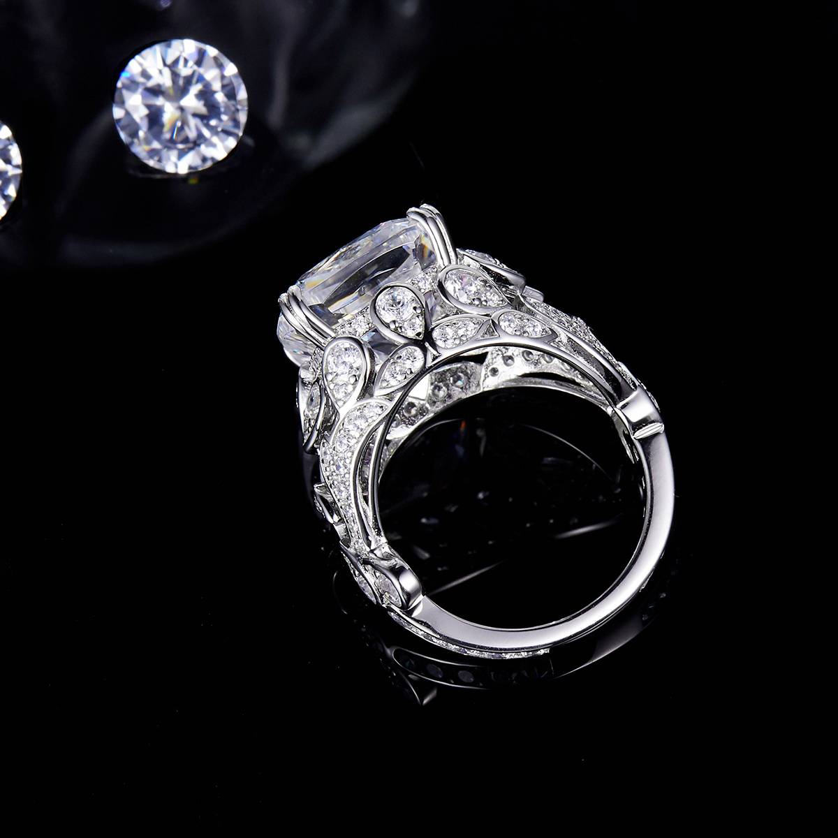 Hollow pattern luxury inlaid women's ring S925 silver plated white gold customized main stone moissanit  9.0ct/secondary stone high carbon diamond