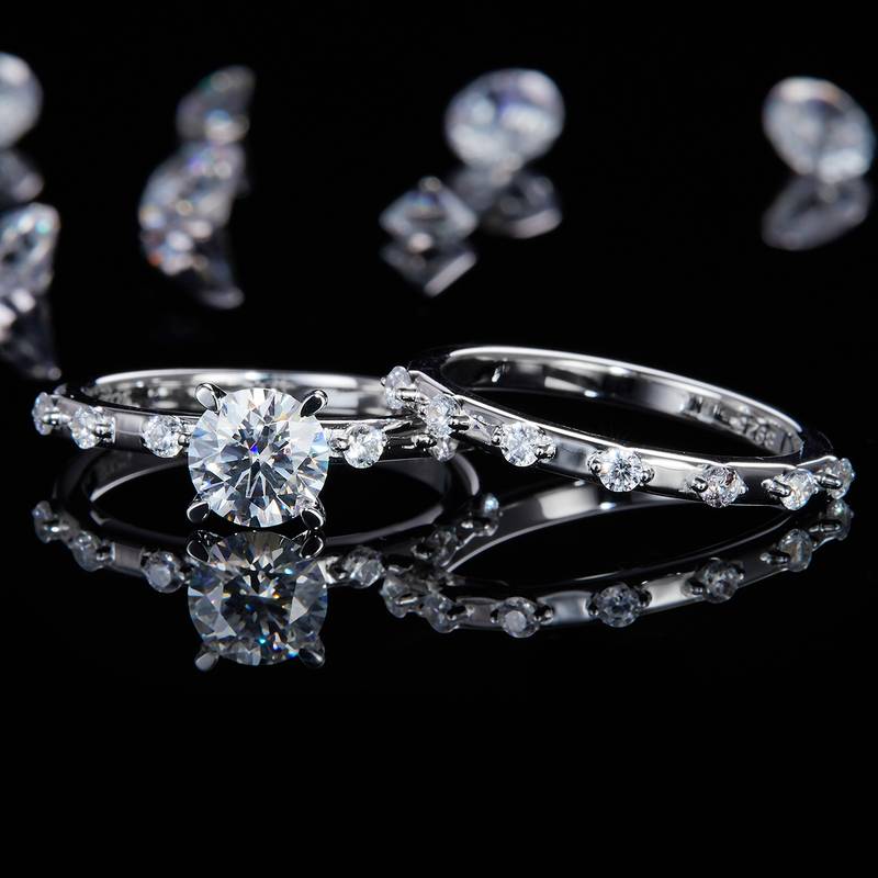 Exquisite and compact women's ring S925 silver plated platinum main and secondary sets, stacked and customized main stone moissanite diamond 1.0ct/secondary stone high carbon diamond