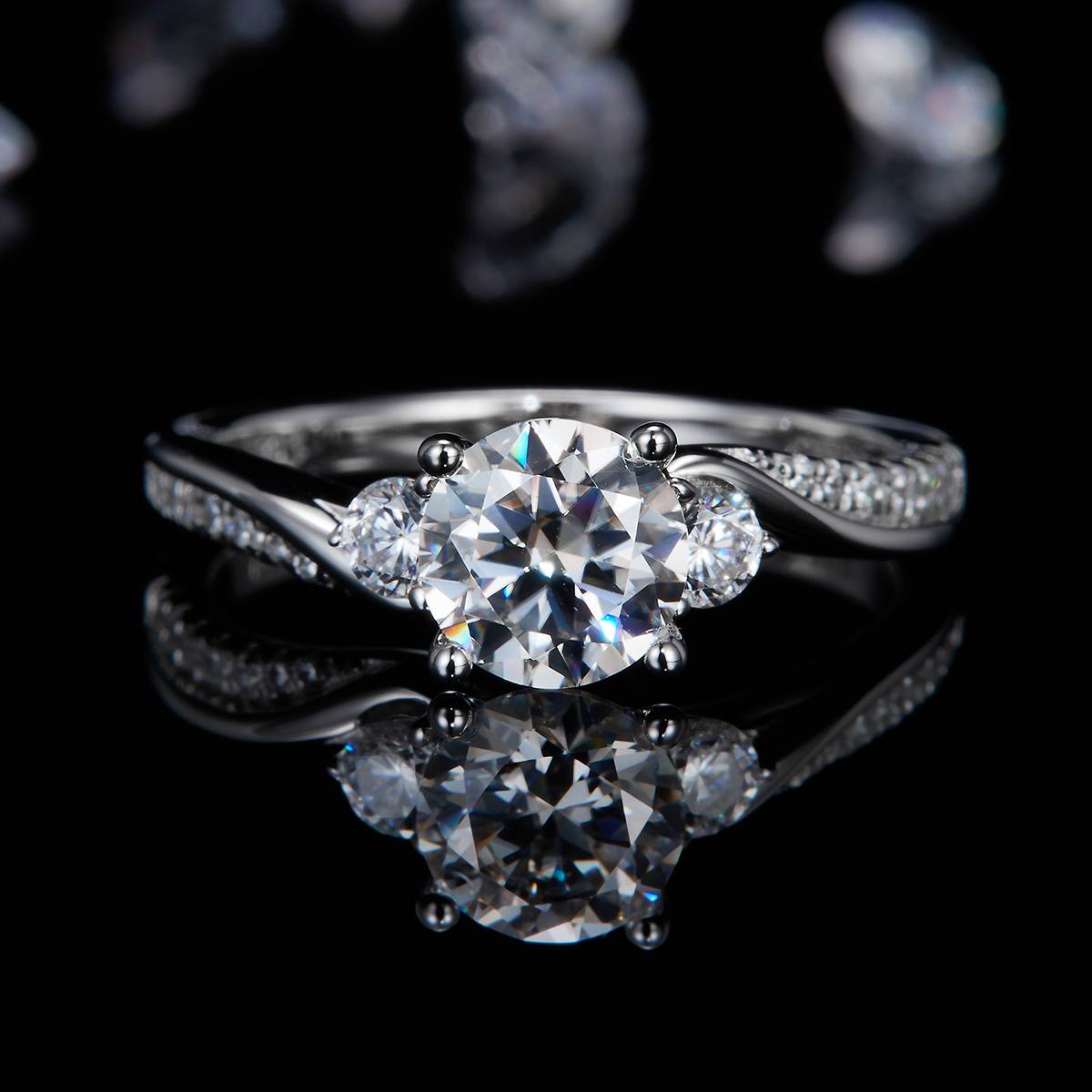 扭臂三石女戒S925银镀白金定制主石莫桑钻1.0ct/副石高碳钻