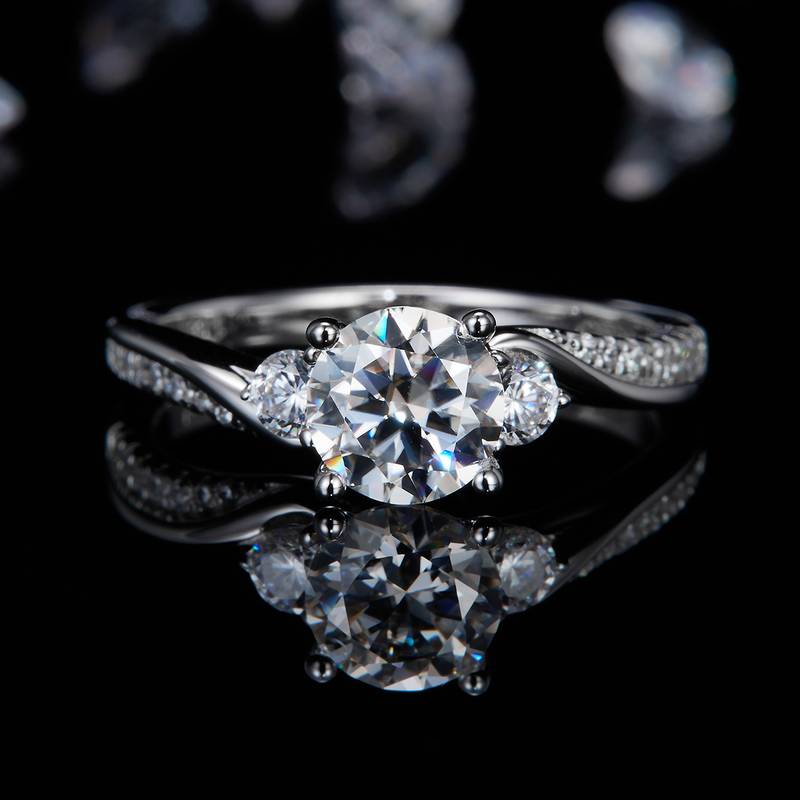 扭臂三石女戒S925银镀白金定制主石莫桑钻1.0ct/副石高碳钻
