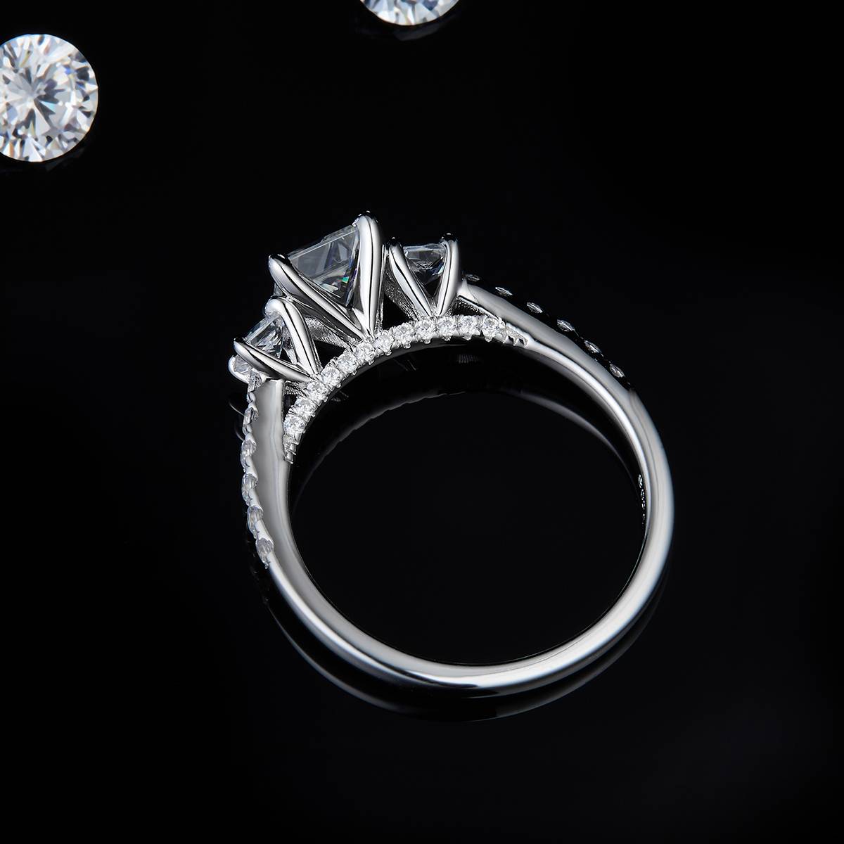 公主方三石女戒S925银镀白金定制主石莫桑钻0.8ct/副石高碳钻