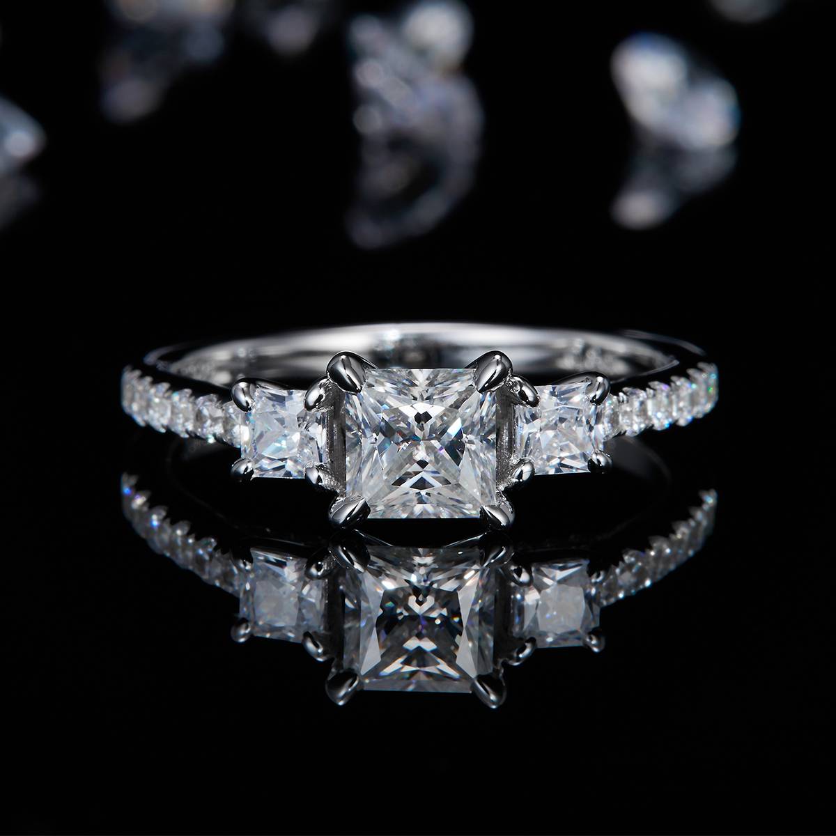 公主方三石女戒S925银镀白金定制主石莫桑钻0.8ct/副石高碳钻