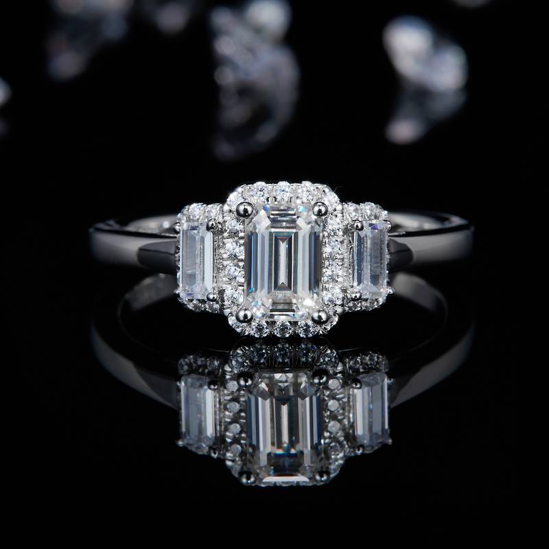 Emerald Round Package Three Stone Women's Ring S925 Silver Plated Platinum Customized Main Stone Moissanite Diamond 0.8ct/Secondary Stone High Carbon Diamond