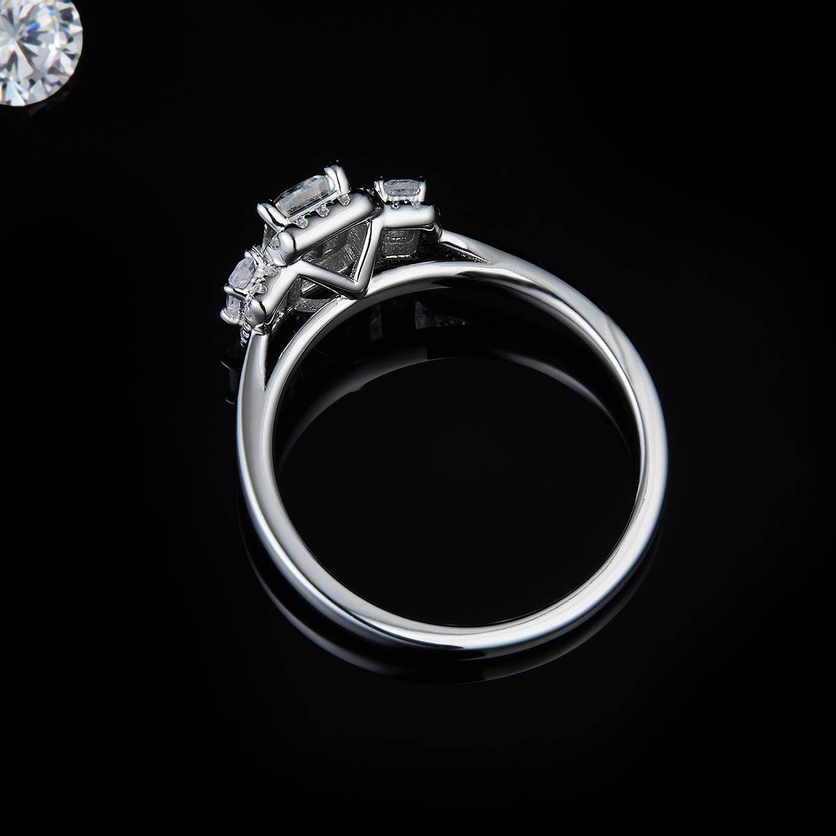 Emerald Round Package Three Stone Women's Ring S925 Silver Plated Platinum Customized Main Stone Moissanite Diamond 0.8ct/Secondary Stone High Carbon Diamond