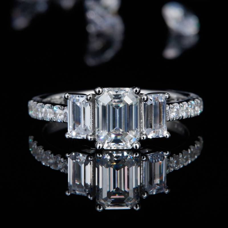 Straight arm micro inlaid emerald three stone women's ring S925 silver plated platinum customized main stone Moissanite diamond 1.0ct/secondary stone high carbon diamond