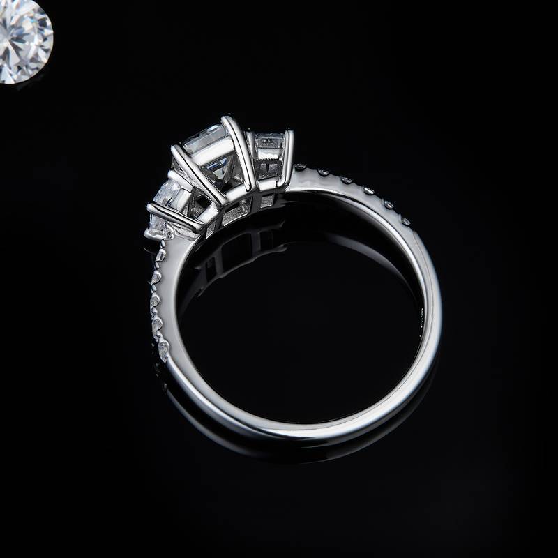Straight arm micro inlaid emerald three stone women's ring S925 silver plated platinum customized main stone Moissanite diamond 1.0ct/secondary stone high carbon diamond