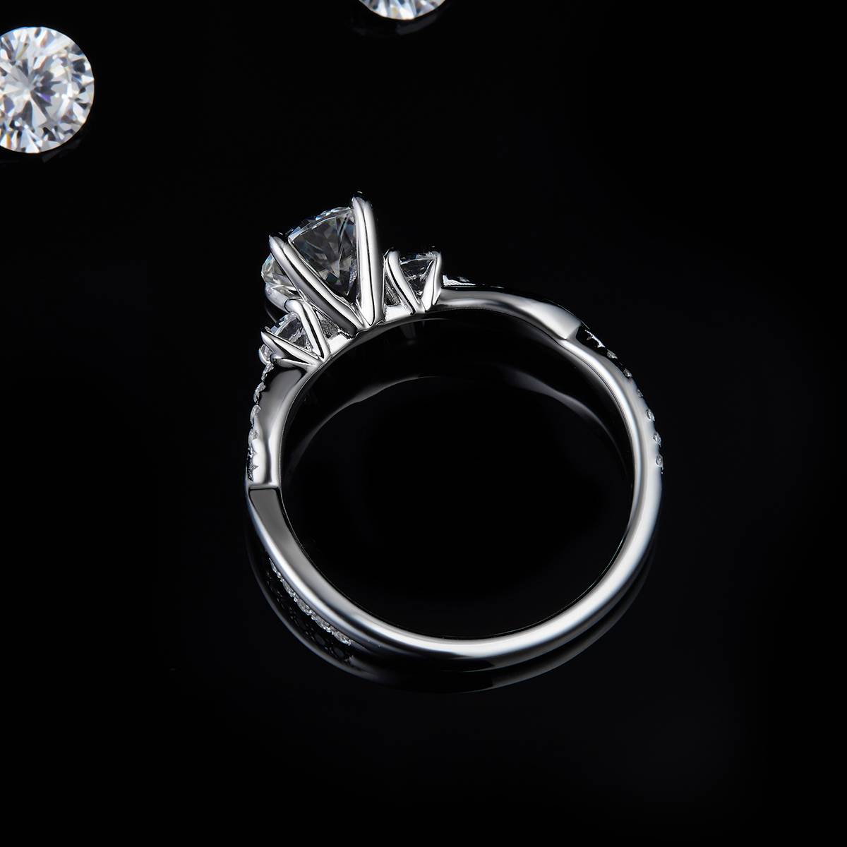 微镶四爪三石女戒S925银镀白金定制主石莫桑钻1.0ct/副石高碳钻