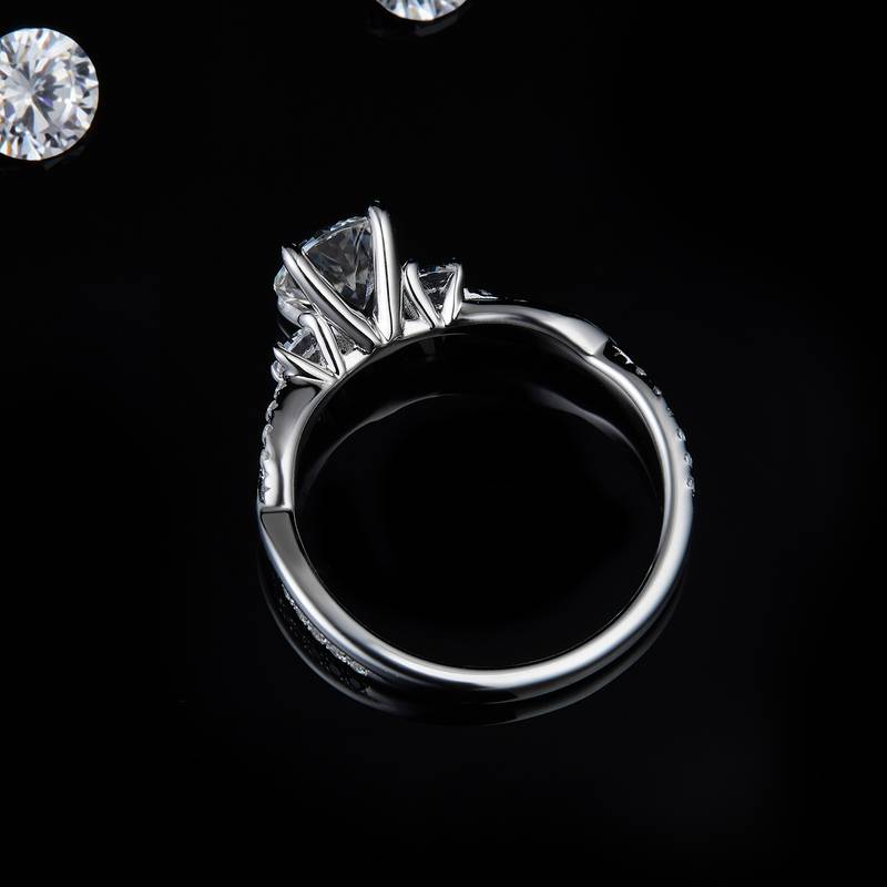 Micro inlaid four claw three stone women's ring S925 silver plated platinum customized main stone moissanite diamond 1.0ct/secondary stone high carbon diamond