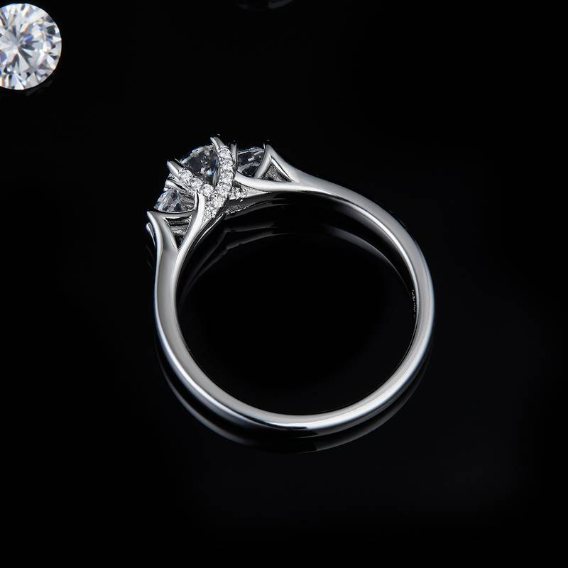 三石四爪女戒S925银镀白金定制主石莫桑钻0.5ct/副石高碳钻