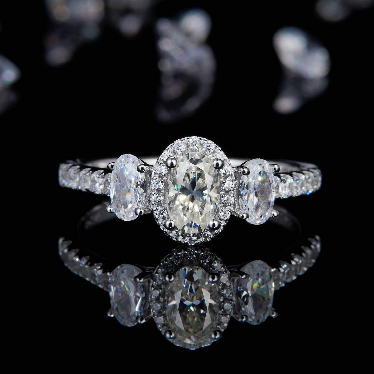蛋形三石圆包女戒S925银镀白金定制主石莫桑钻0.5ct/副石高碳钻