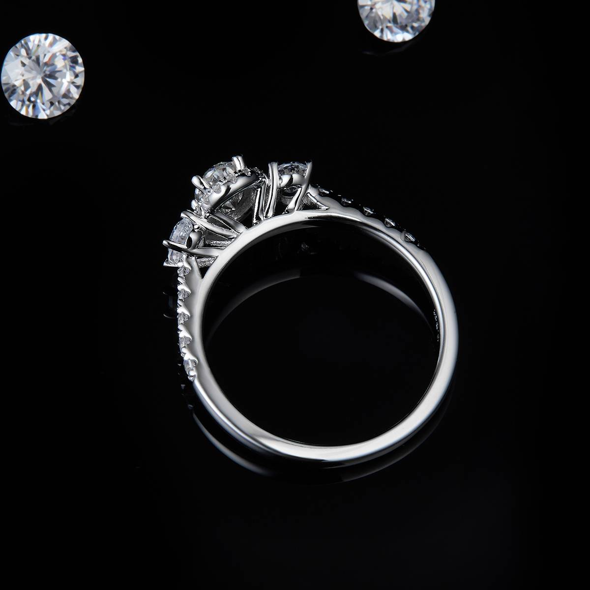 蛋形三石圆包女戒S925银镀白金定制主石莫桑钻0.5ct/副石高碳钻