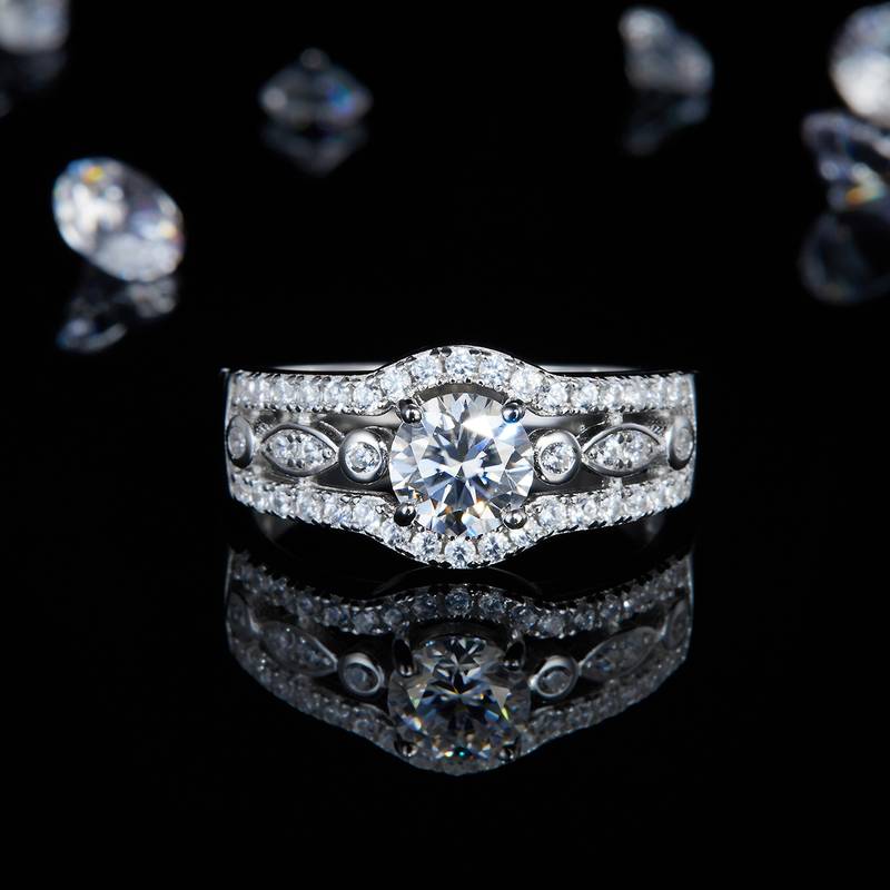 Full Diamond Four Claw Round Women's Ring S925 Silver Plated Platinum Customized Selection Main Stone Moissanite Diamond 0.8ct/Secondary Stone High Carbon Diamond