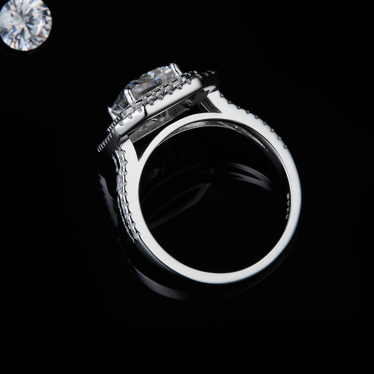 Full Diamond Emerald Cut Women's Ring S925 Silver Plated Platinum Customized Selection Main Stone Moissanite Diamond 3.0ct/Secondary Stone High Carbon Diamond