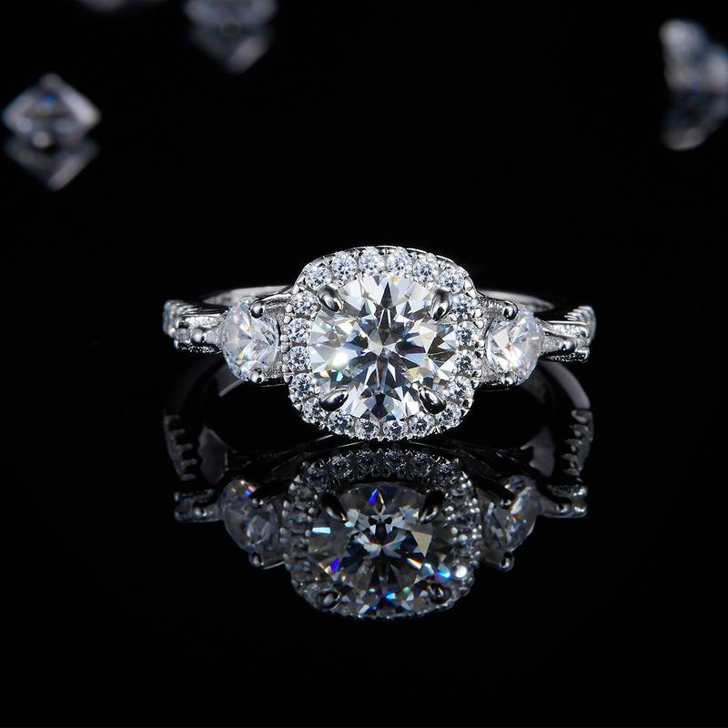 圆形方包女戒S925银镀白金定制选款主石莫桑钻1.2ct/副石高碳钻