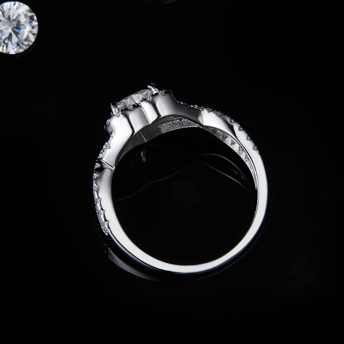 心形圆包女戒S925银镀白金定制选款主石莫桑钻0.8ct/副石高碳钻