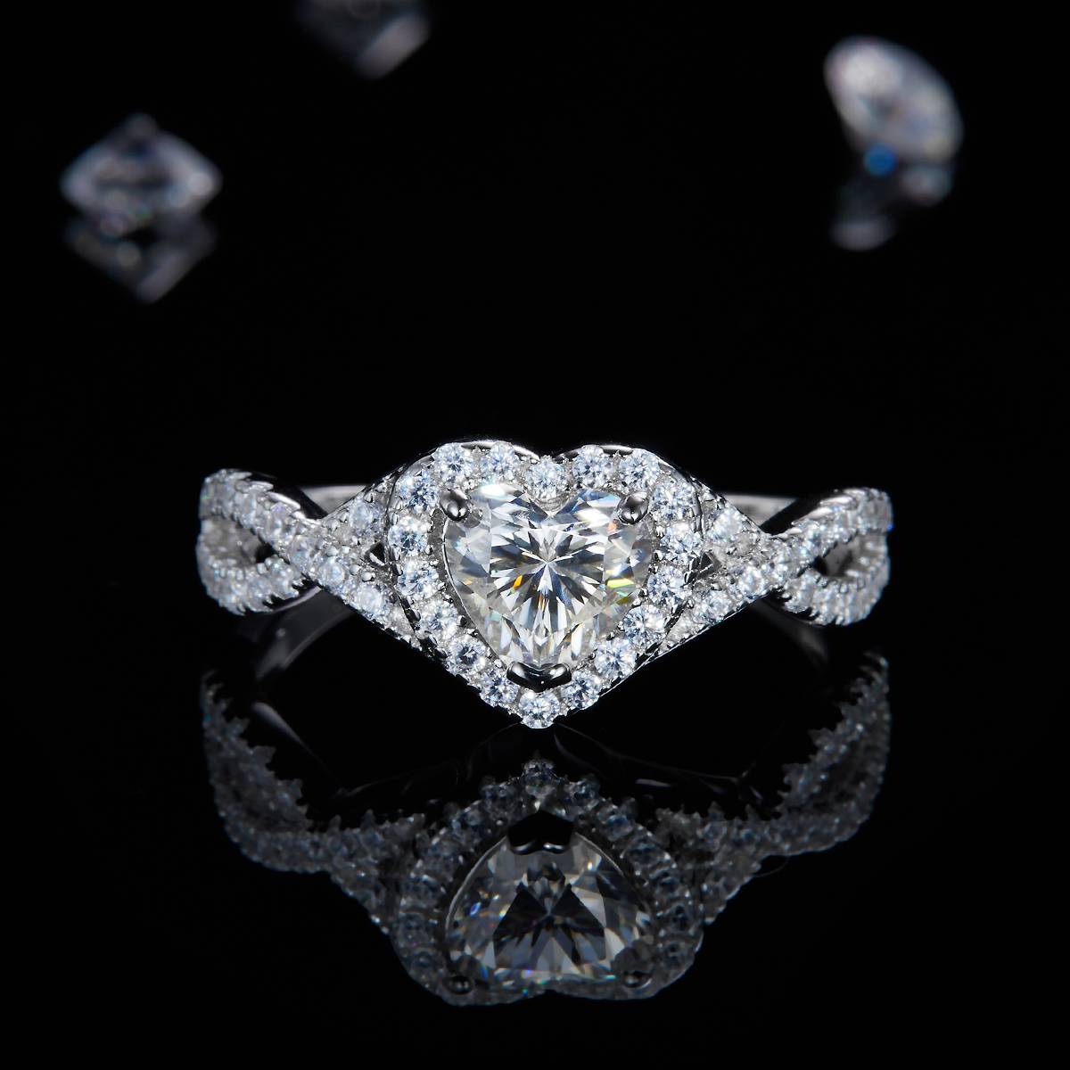 心形圆包女戒S925银镀白金定制选款主石莫桑钻0.8ct/副石高碳钻