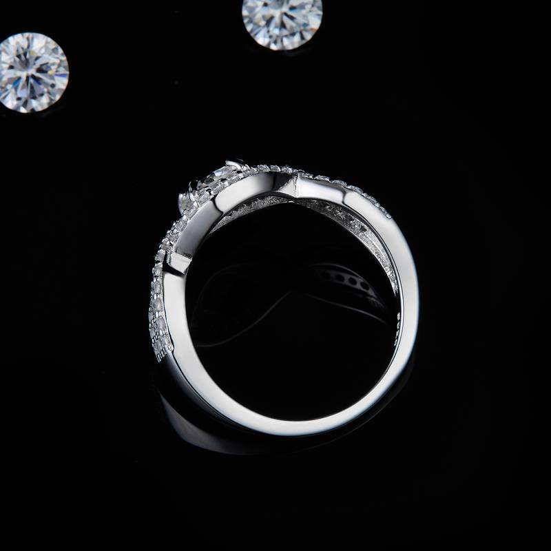 Twisted arm circular four claw women's ring S925 silver plated platinum custom selection main stone moissanite diamond 0.8ct/secondary stone high carbon diamond