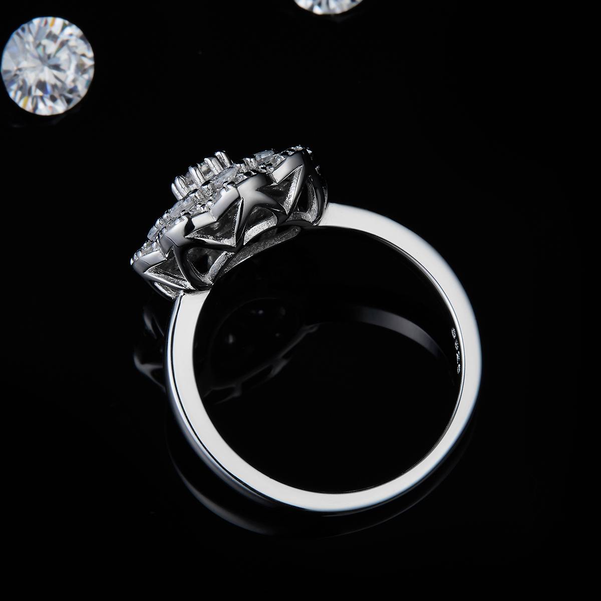 Single Head Women's Ring S925 Silver Plated Platinum Women's Ring Customized Selection Main Stone Moissanite Diamond 1.9ct/Secondary Stone High Carbon Diamond