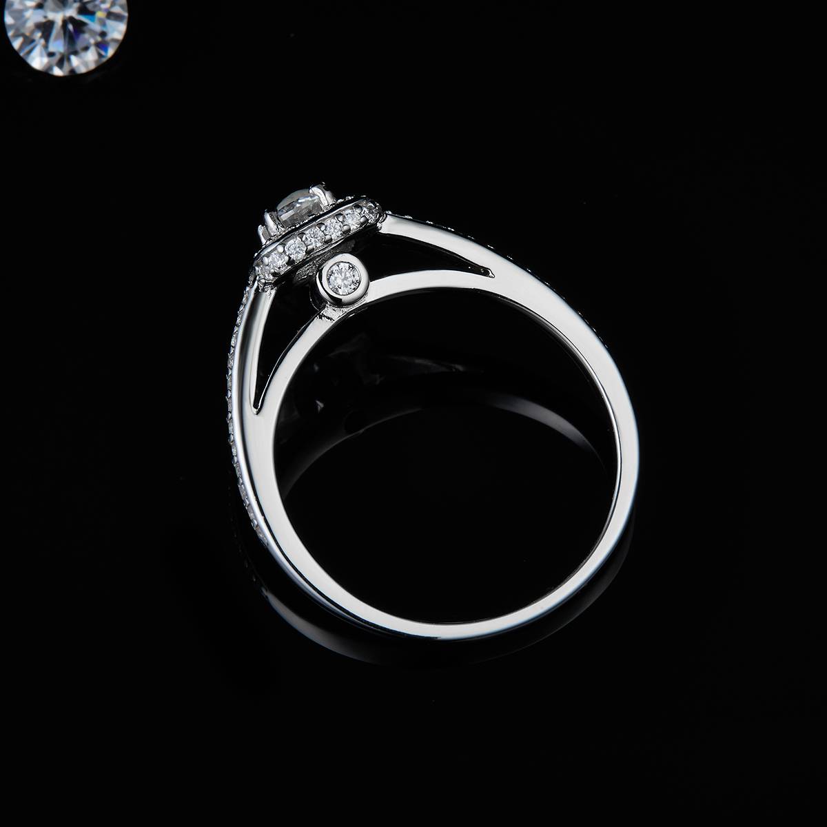 Single Head Women's Ring S925 Silver Plated Platinum Women's Ring Customized Selection Main Stone Moissanite Diamond 0.3ct/Secondary Stone High Carbon Diamond