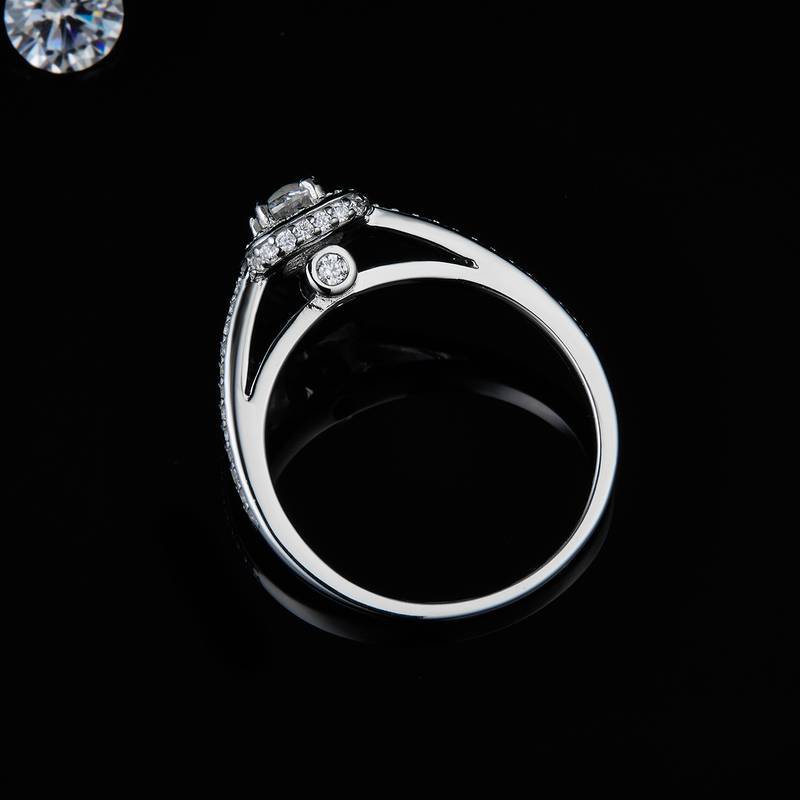Single Head Women's Ring S925 Silver Plated Platinum Women's Ring Customized Selection Main Stone Moissanite Diamond 0.3ct/Secondary Stone High Carbon Diamond