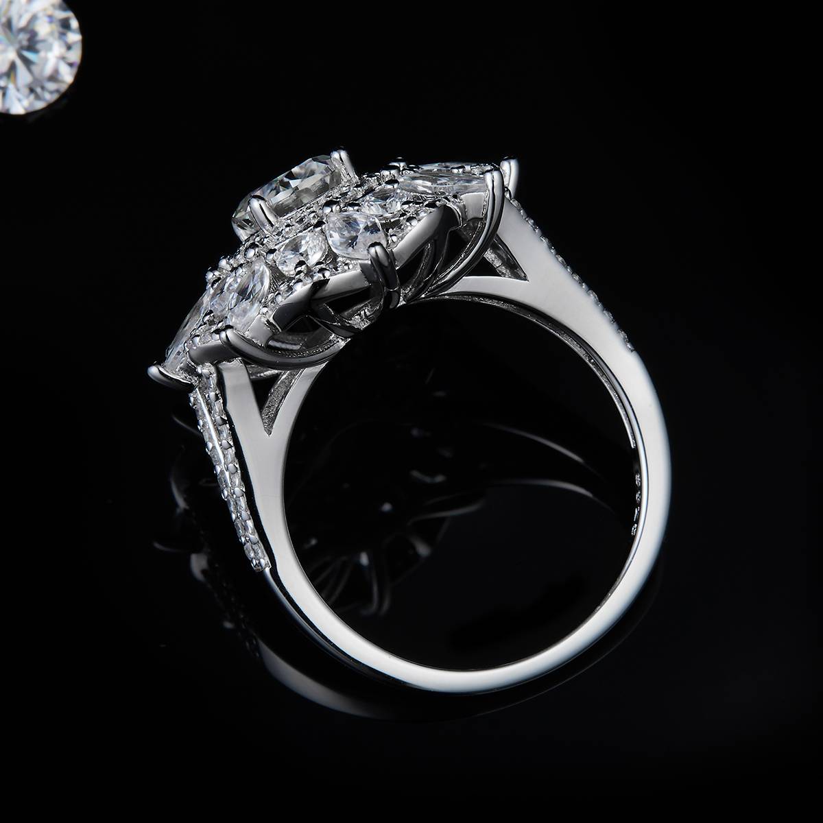 Deluxe Full Diamond Egg shaped Women's Ring S925 Silver Plated Platinum Customized Selection Main Stone Moissanite Diamond 1.5ct/Secondary Stone High Carbon Diamond