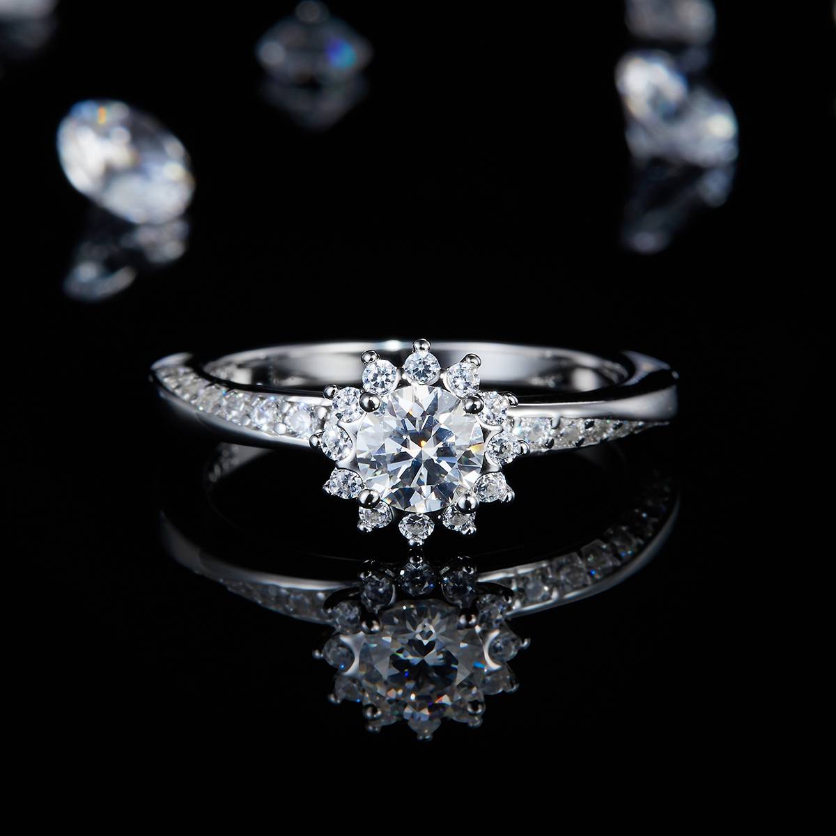 单头太阳花女戒S925银镀白金定制选款主石莫桑钻1.0ct/副石高碳钻