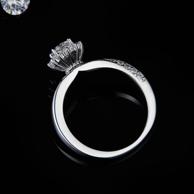 单头太阳花女戒S925银镀白金定制选款主石莫桑钻1.0ct/副石高碳钻