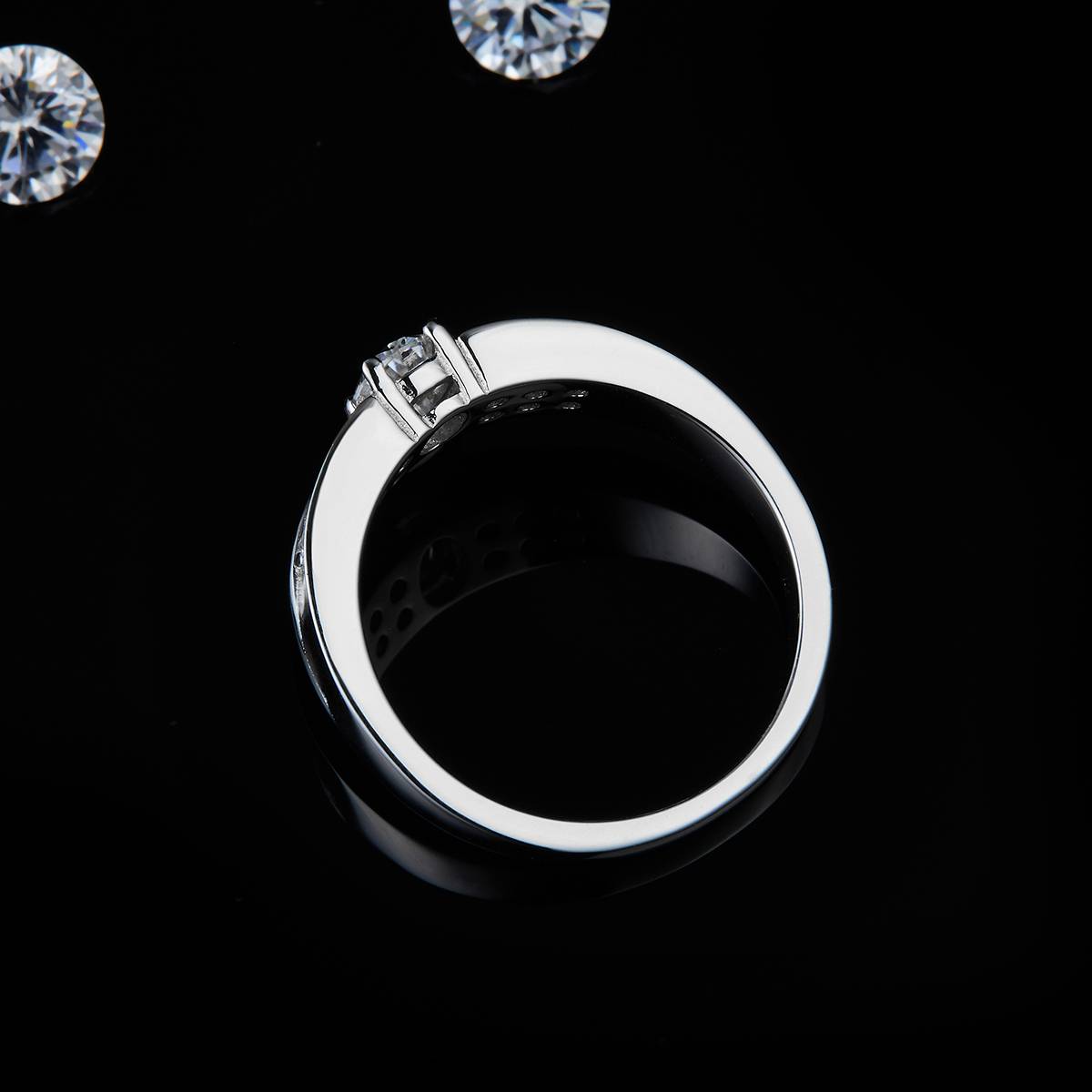 蛋形S925银镀白金女戒定制选款主石莫桑钻0.5ct/副石高碳钻
