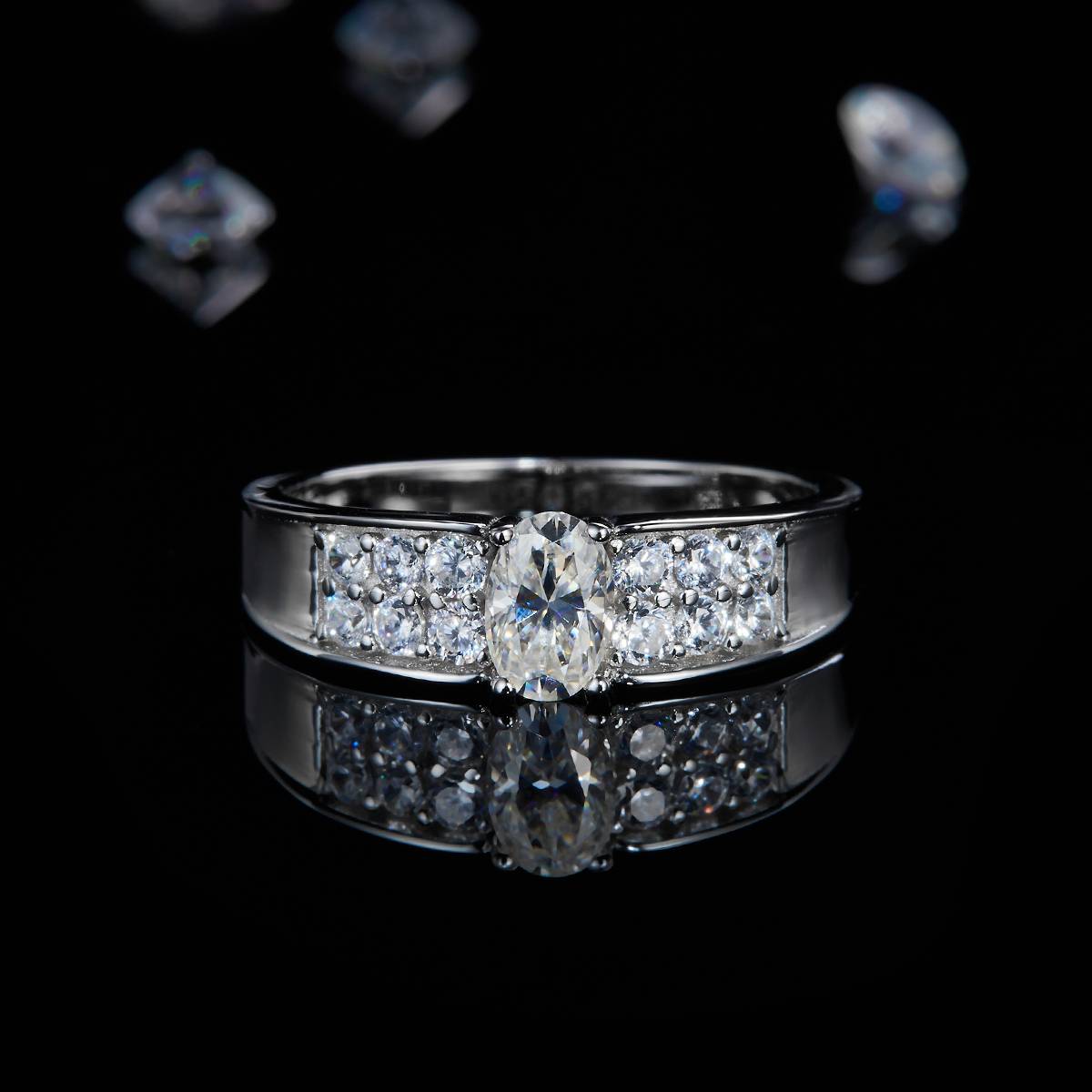 蛋形S925银镀白金女戒定制选款主石莫桑钻0.5ct/副石高碳钻