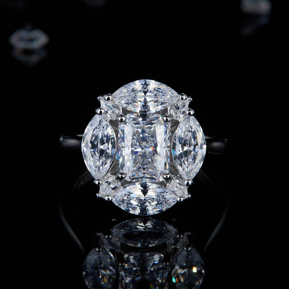 奢华方形女戒S925银镀白金定制选款主石莫桑钻2.0ct/副石高碳钻