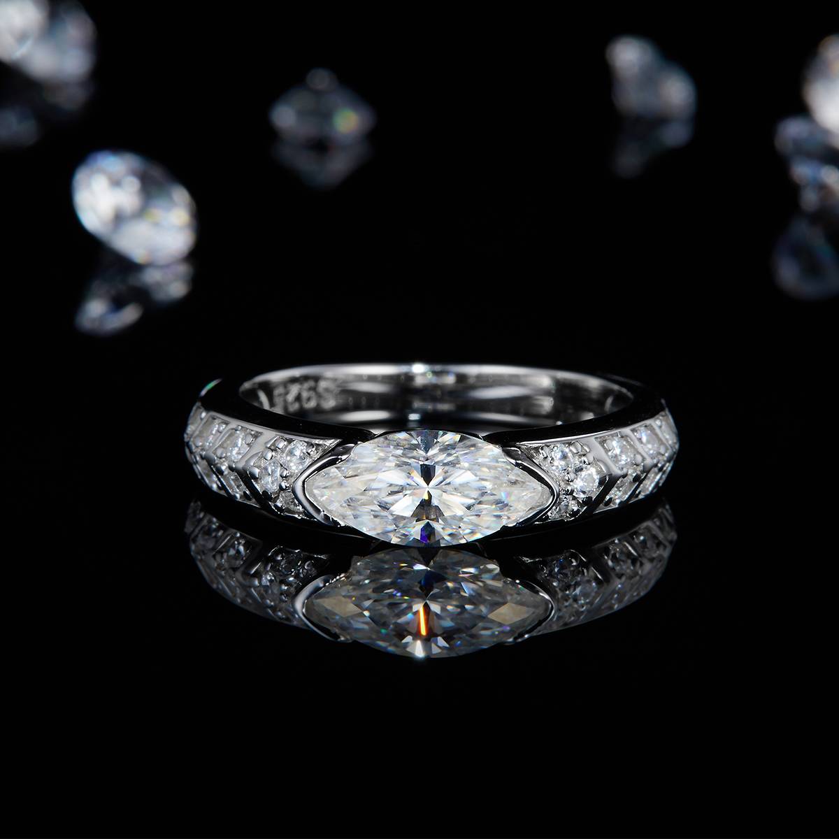 轻奢马眼女戒S925银镀白金定制选款主石莫桑钻1.0ct/副石高碳钻