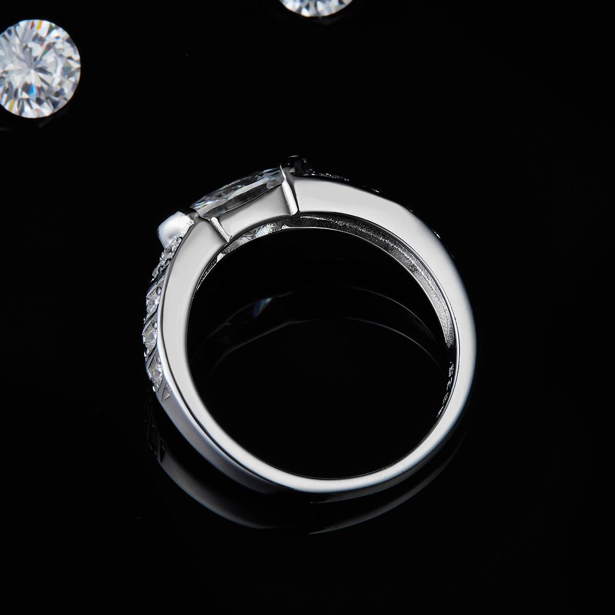 轻奢马眼女戒S925银镀白金定制选款主石莫桑钻1.0ct/副石高碳钻