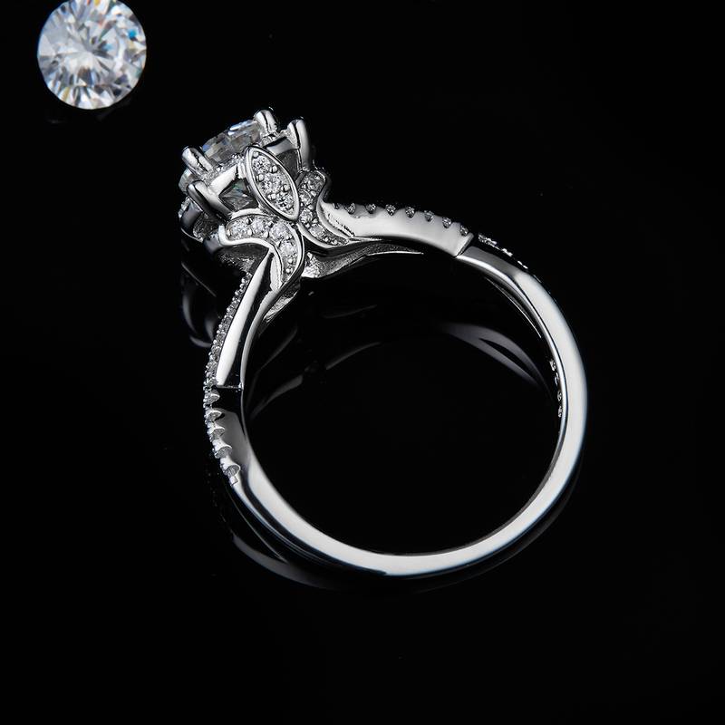 扭臂S925银镀白金女戒定制选款主石莫桑钻1.0ct/副石高碳钻