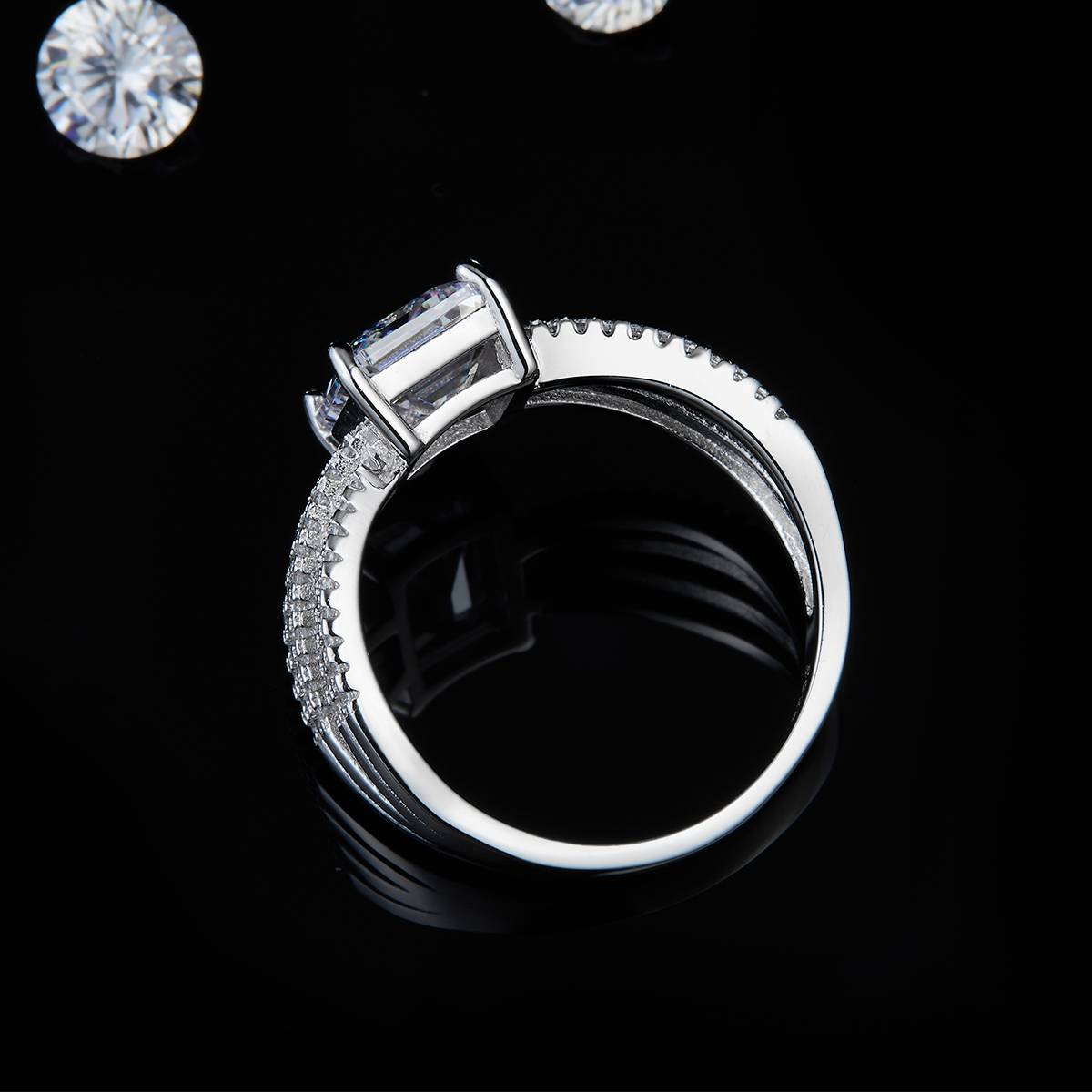 Emerald Cut Women's Ring S925 Silver Plated Platinum Customized Selection Main Stone Moissanite Diamond 3.0ct/Secondary Stone High Carbon Diamond