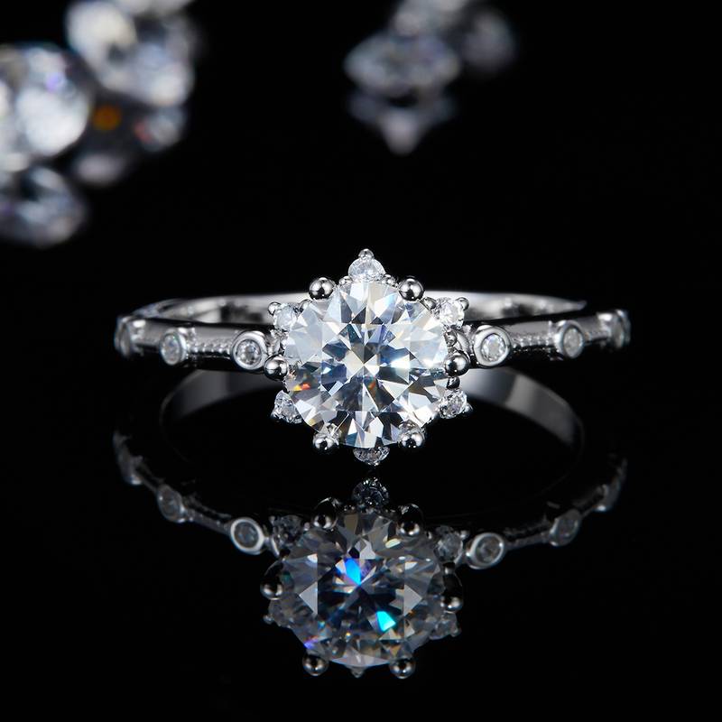 Single Head Women's Ring S925 Silver Plated Platinum Customized Selection Main Stone Moissanite Diamond 1.0ct/Secondary Stone High Carbon Diamond
