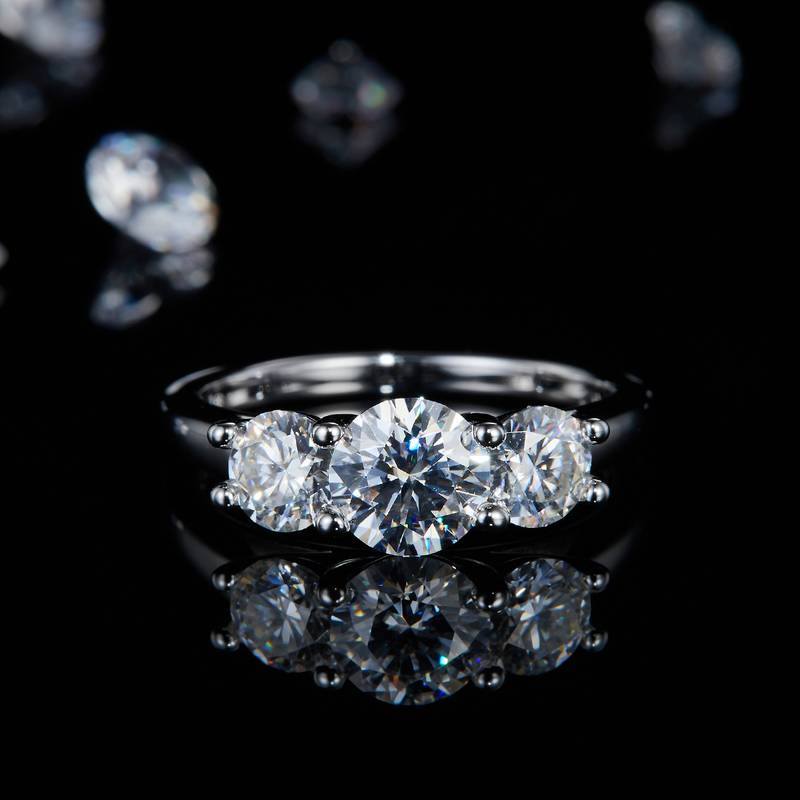 三石四爪圆形女戒S925银镀白金定制选款主副石莫桑钻0.8ct