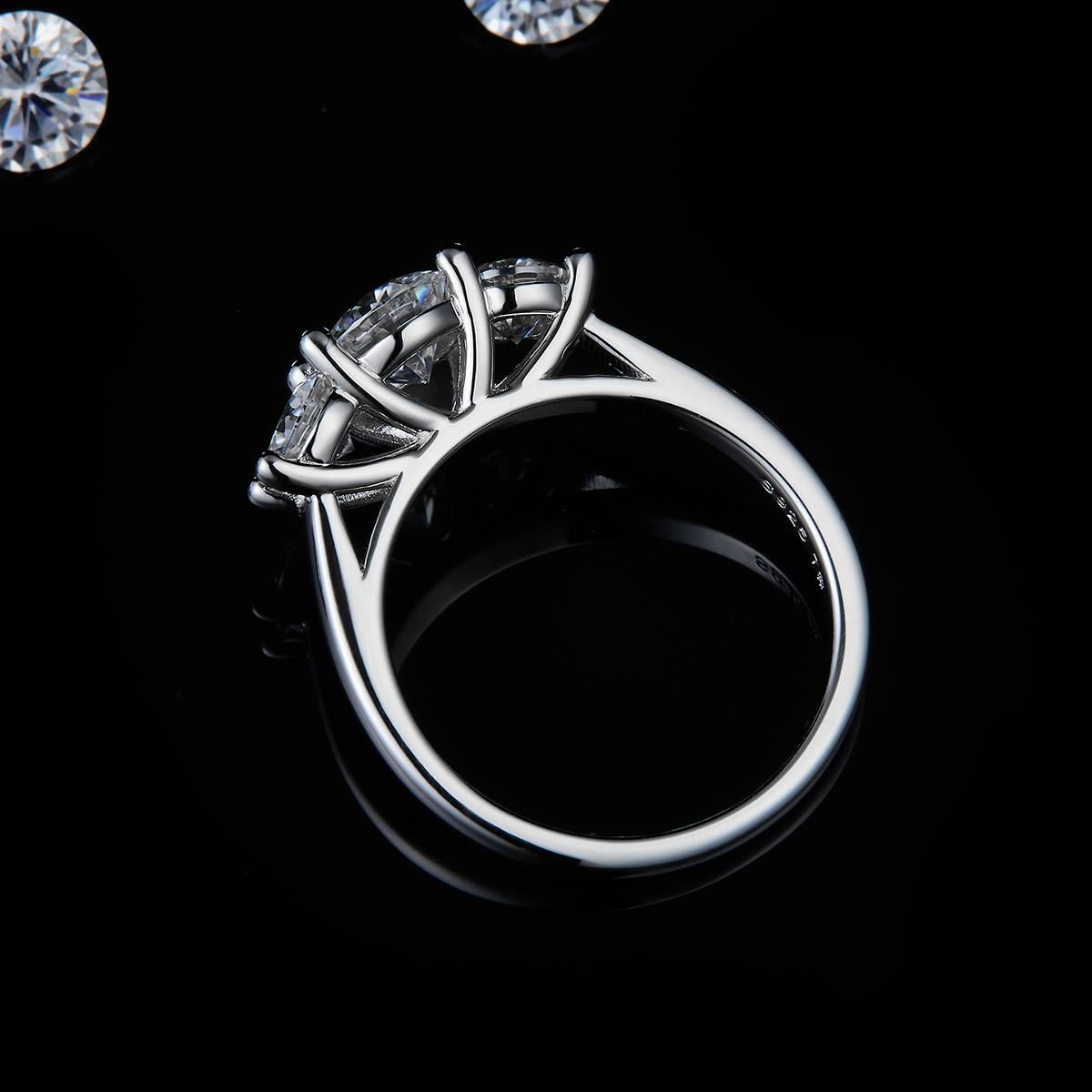 Three Stone Four Claw Round Women's Ring S925 Silver Plated Platinum Customized Selection Main and Deputy Stone Moissanite Diamonds 0.8ct