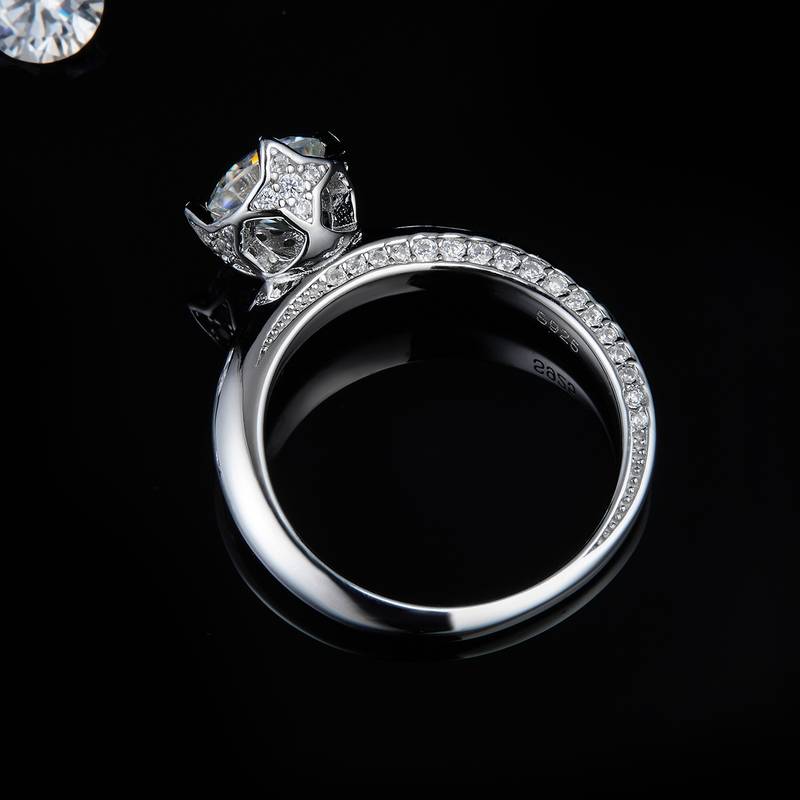 单头女戒S925银镀白金定制选款主石莫桑钻1.0ct/副石高碳钻
