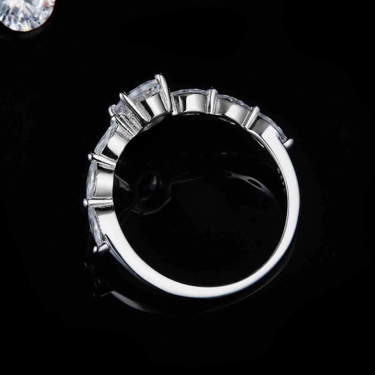 蛋形女戒S925银镀白金定制选款主石莫桑钻1.0ct/副石高碳钻