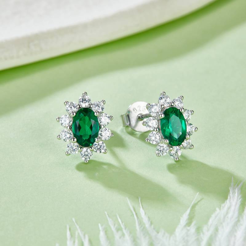 E2020114 蛋形培育祖母绿S925银镀白金耳环6*4mmmm/0.8ct