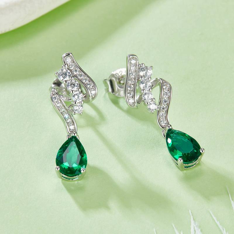 E2020456 梨形培育祖母绿S925银镀白金耳环主石8*5mmmm/1.52ct