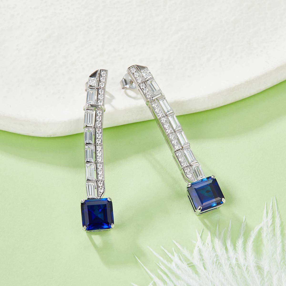 E0758 公主方培育彩宝S925银镀白金耳环主石8*8mmmm/6.47ct