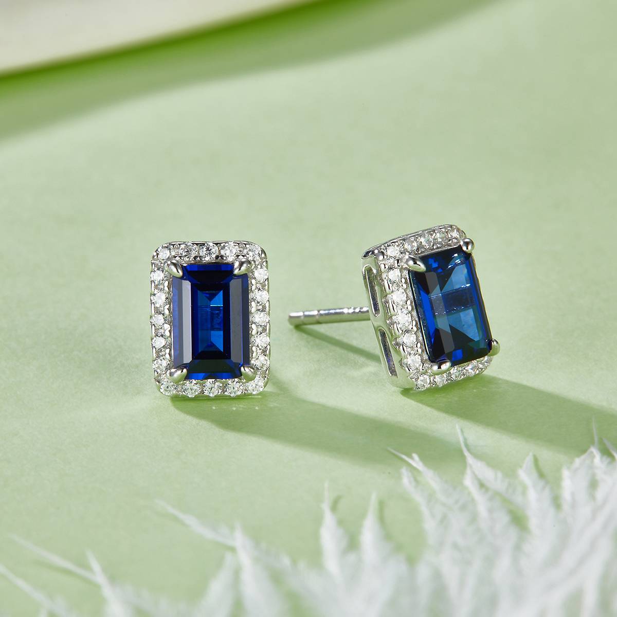 E2020423 长方培育彩宝S925银镀白金耳环6*4mmmm/2.0ct