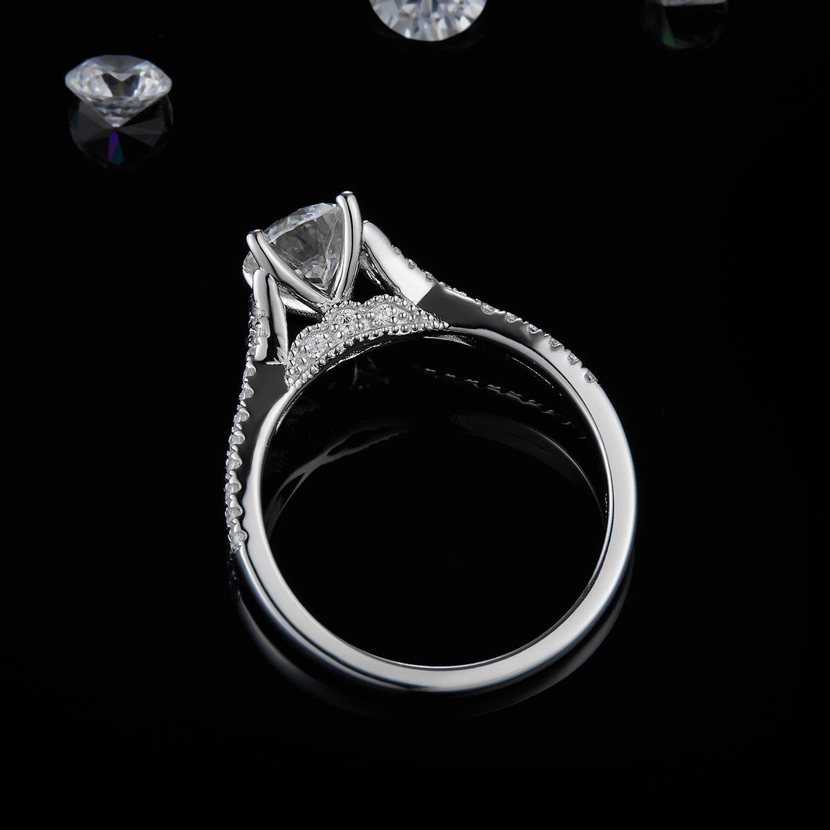四爪女戒S925银镀白金定制选款主石莫桑钻1.0ct/副石高碳钻