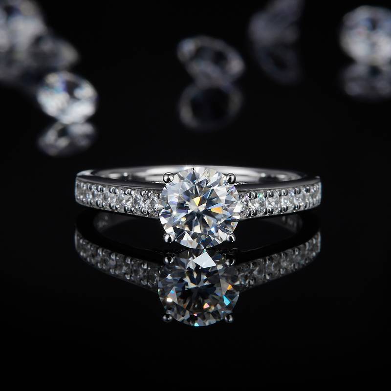 直臂微镶四爪女戒S925银镀白金定制选款主石莫桑钻1.0ct/副石高碳钻