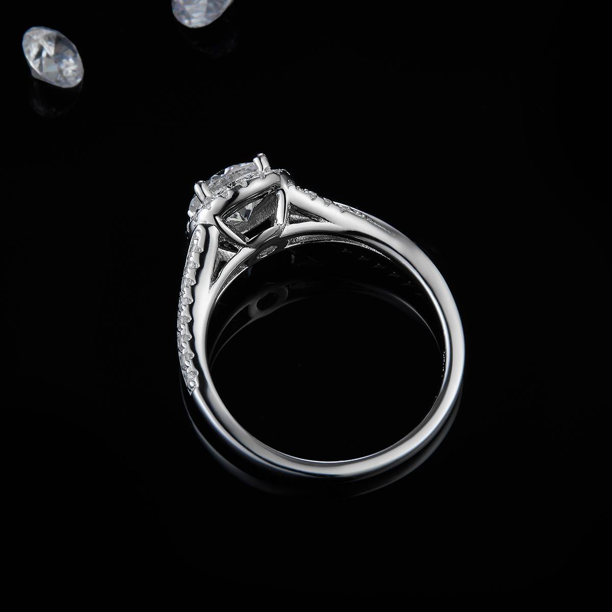 豪华双臂圆包女戒S925银镀白金定制选款主石莫桑钻1.0ct/副石高碳钻