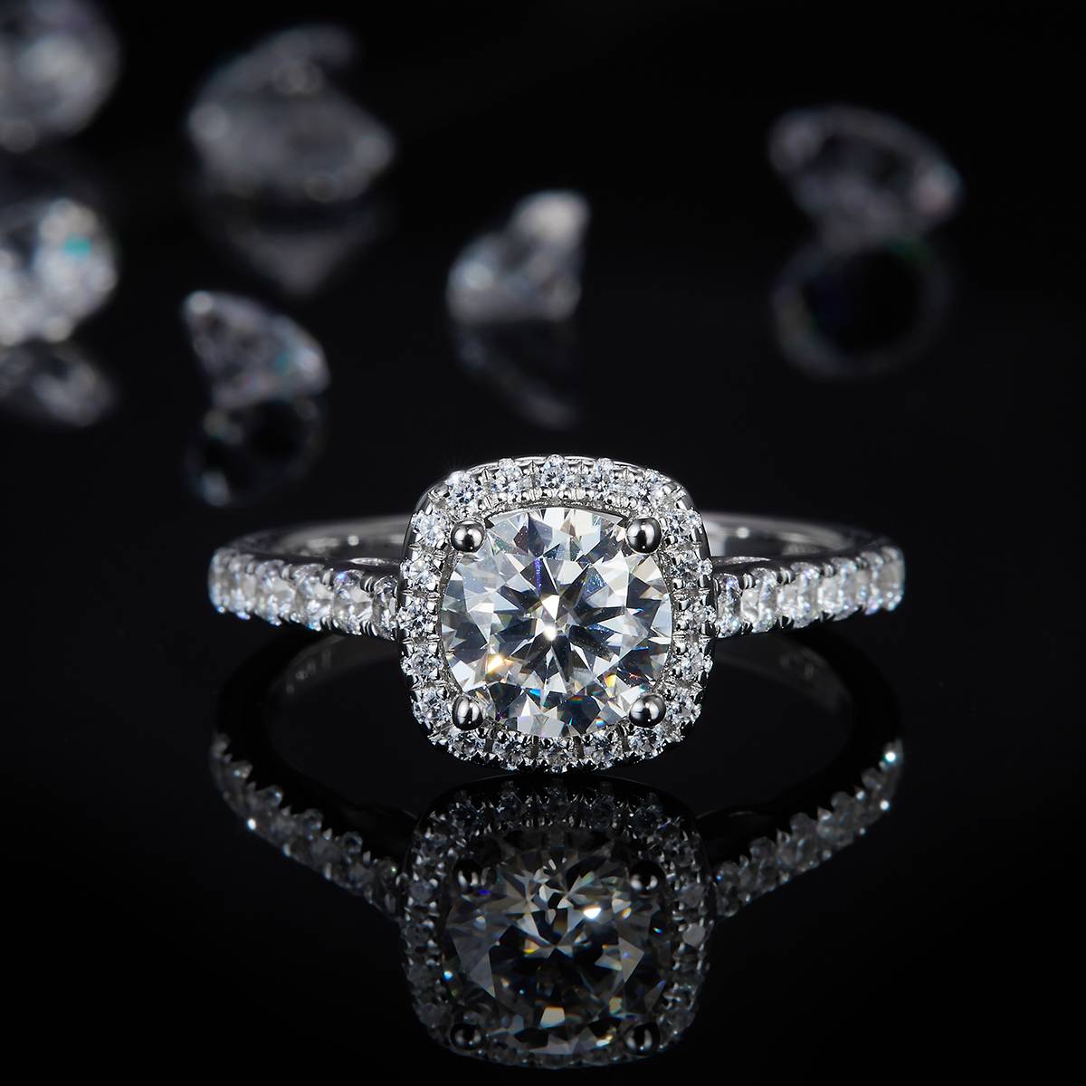 直臂微镶方包女戒S925银镀白金定制选款主石莫桑钻1.0ct/副石高碳钻