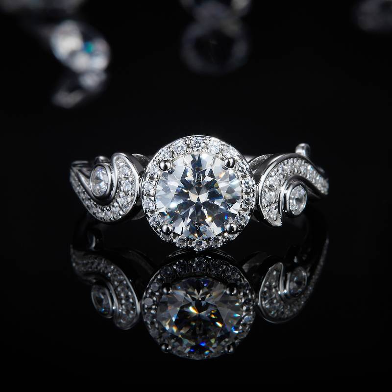 群镶扭臂圆包女戒S925银镀白金定制选款主石莫桑钻1.0ct/副石高碳钻