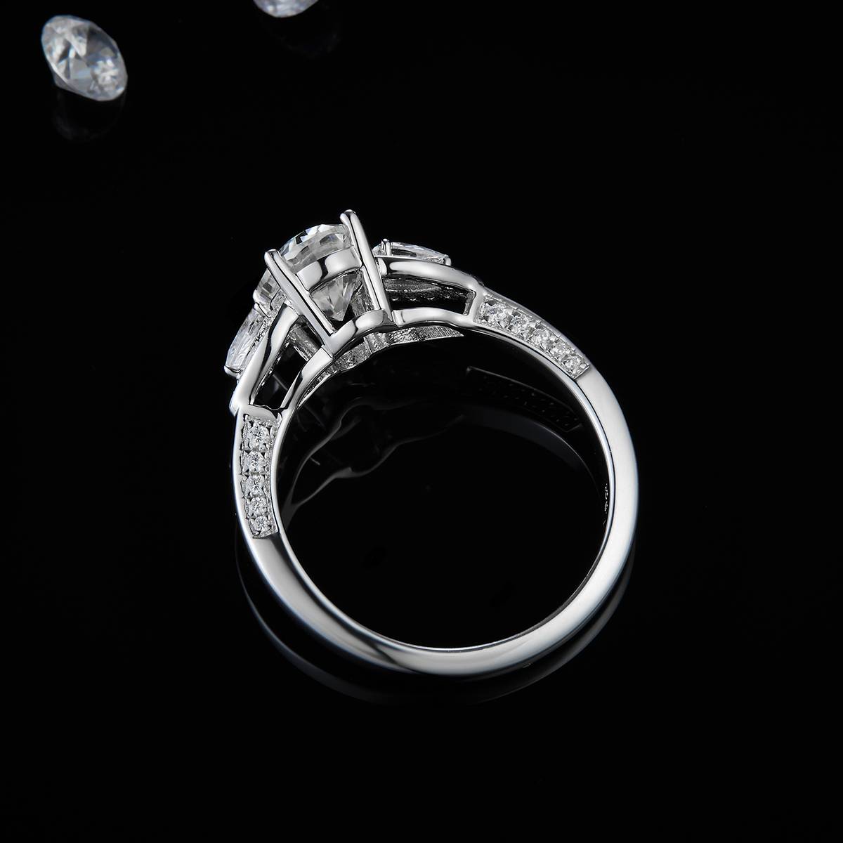 Light Luxury Three Stone Women's Ring S925 Silver Plated Platinum Customized Selection Main Stone Moissanite Diamond 1.5ct/Secondary Stone High Carbon Diamond